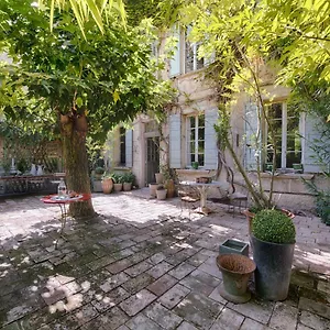 Maison Xixe Et Jardin En Intramuros , Avignon France